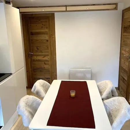 1650 Moriond - 2 Double Bedroom Near Snow Front Apartment Courchevel