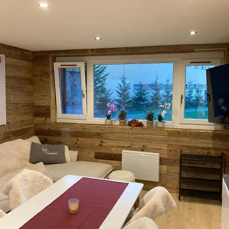 Apartment 1650 Moriond - 2 Double Bedroom Near Snow Front *