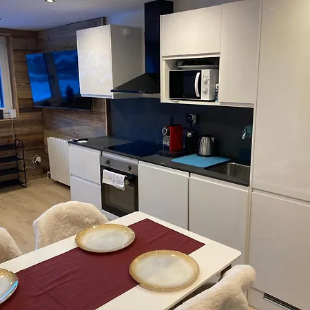 1650 Moriond - 2 Double Bedroom Near Snow Front Apartment *