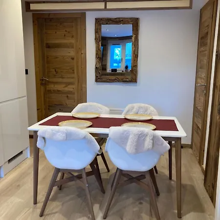 Apartment 1650 Moriond - 2 Double Bedroom Near Snow Front *