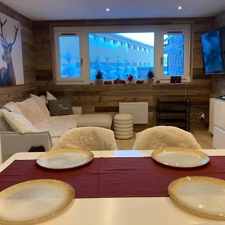1650 Moriond - 2 Double Bedroom Near Snow Front Apartment Courchevel